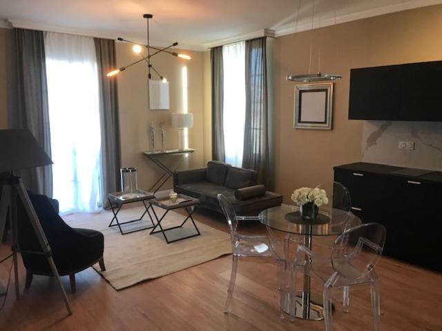 Lazare Maison De Maitre , Appartements De Standing Avec Parking Privatif A Seulement 7 Minutes A Pied Du Centre Historique De Beziers Ngoại thất bức ảnh